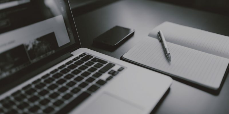 Laptop-in-grey-scale-min Laptop-on-desk-in-grey-scale